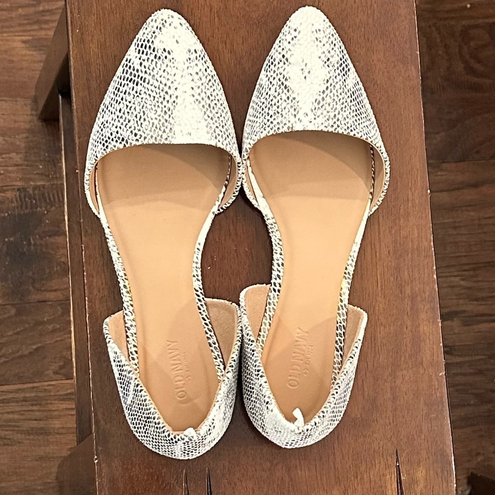 Soft “snakeskin” flats